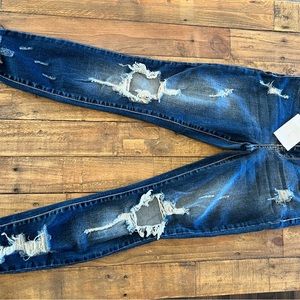 Cello destructed stretch jeans. NWT. Size 5